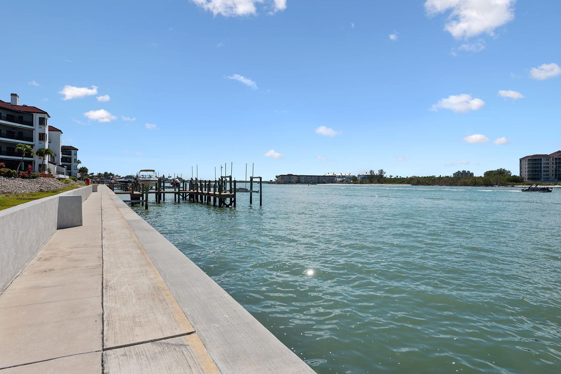 504 La Peninsula Boulevard , 504