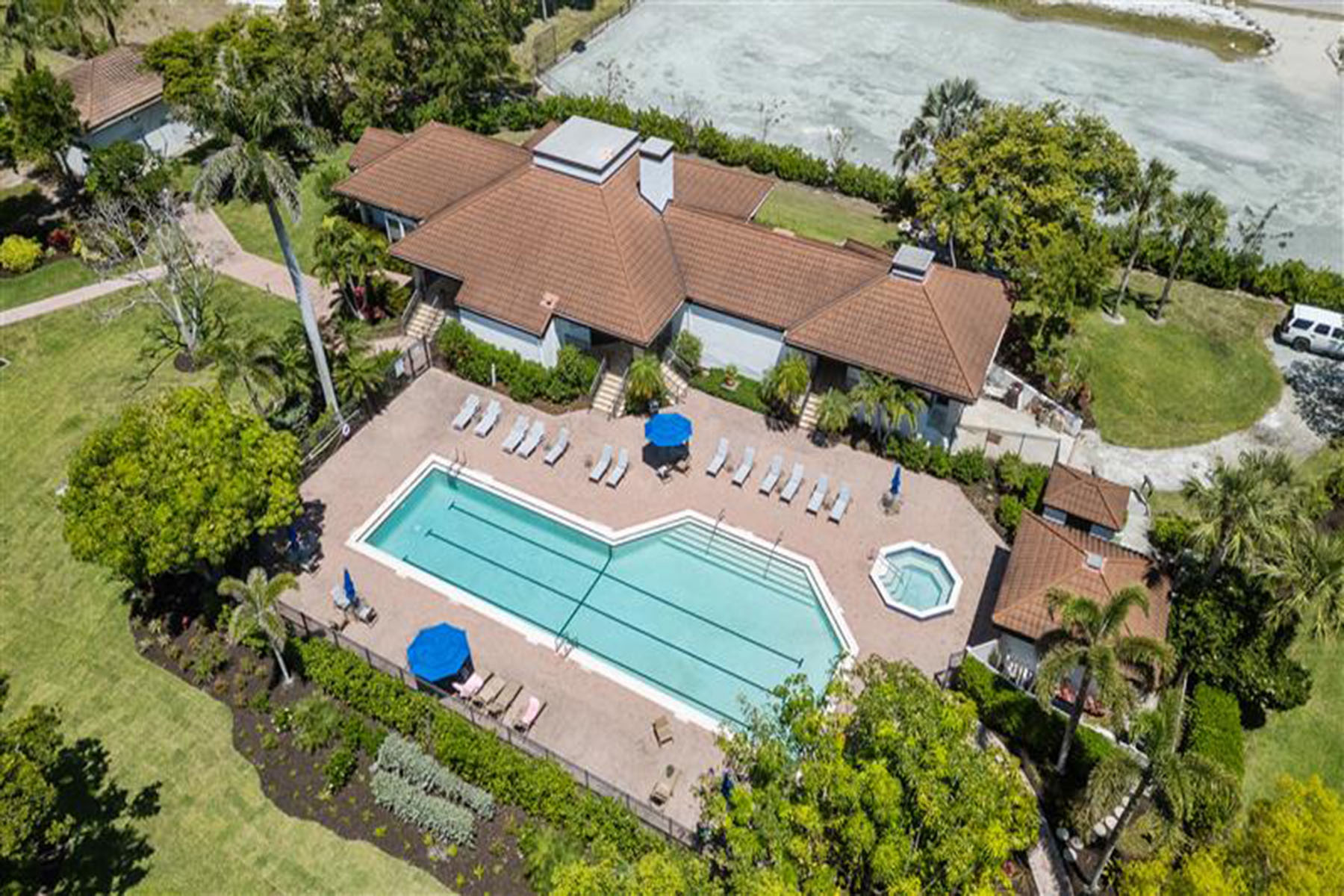 504 La Peninsula Boulevard , 504