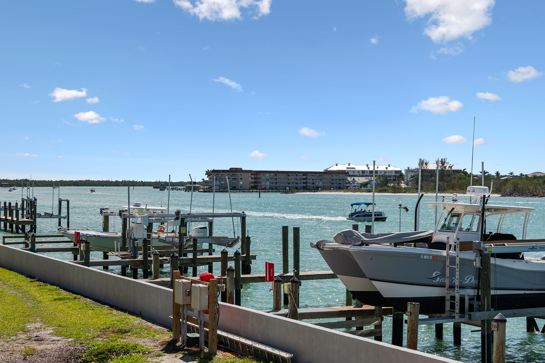 504 La Peninsula Boulevard , 504