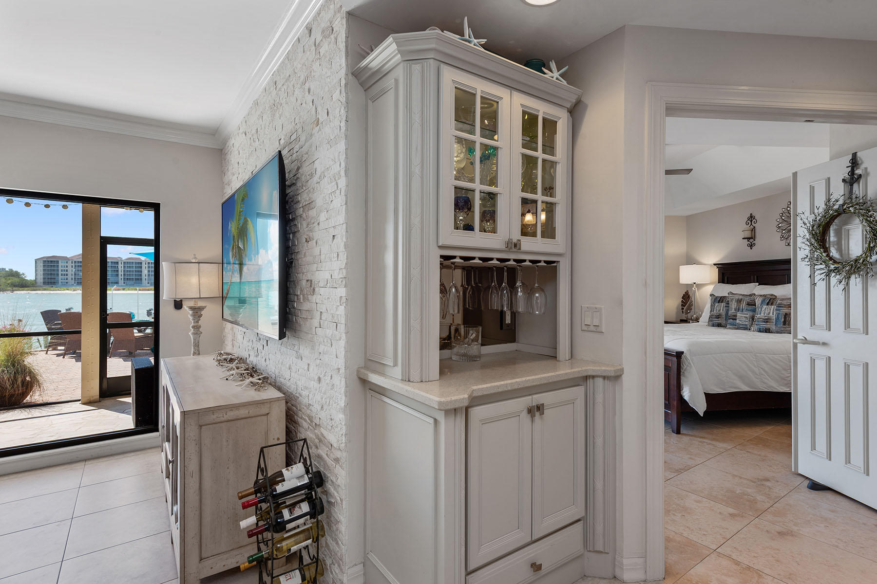 504 La Peninsula Boulevard , 504