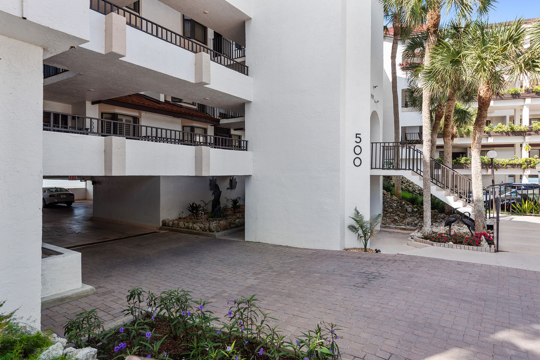 504 La Peninsula Boulevard , 504