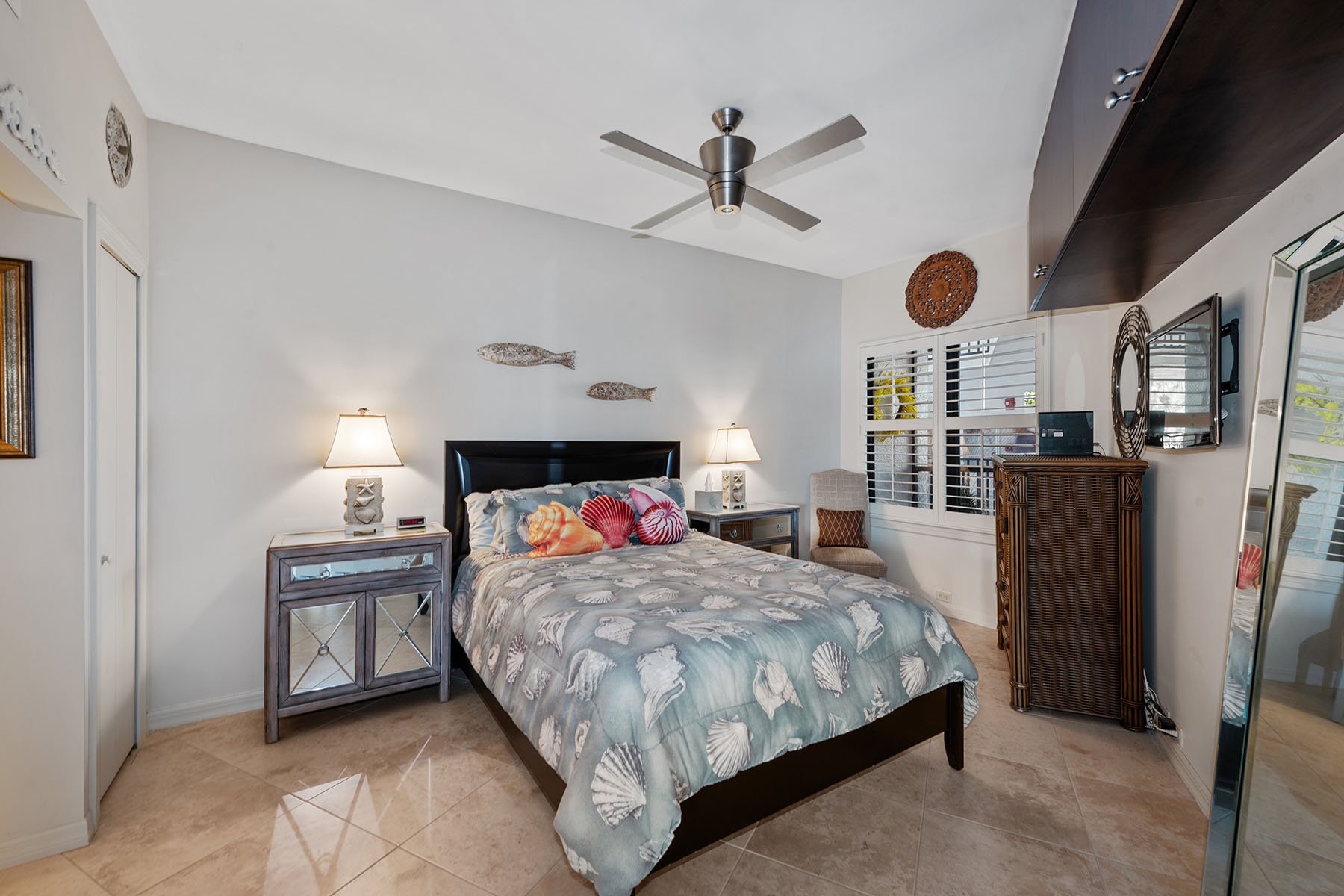 504 La Peninsula Boulevard , 504