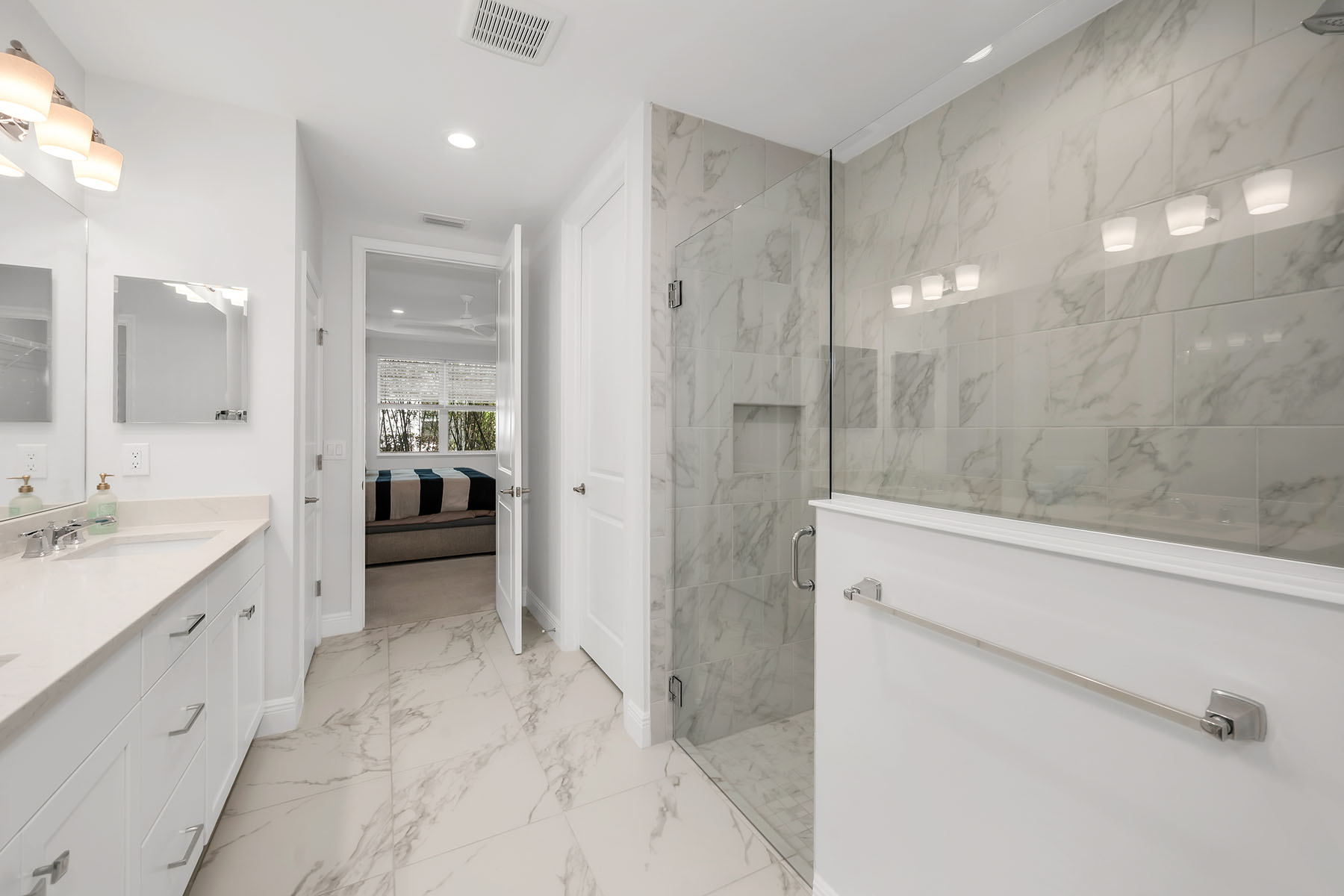 2560 Seychelles Drive , 1004