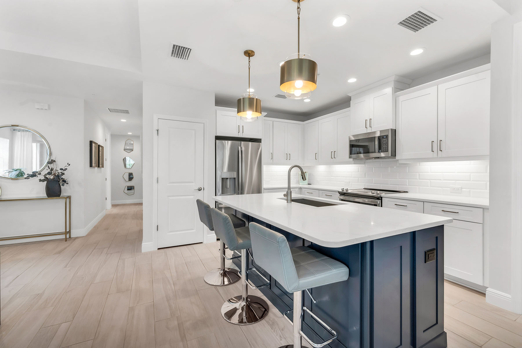2560 Seychelles Drive , 1004
