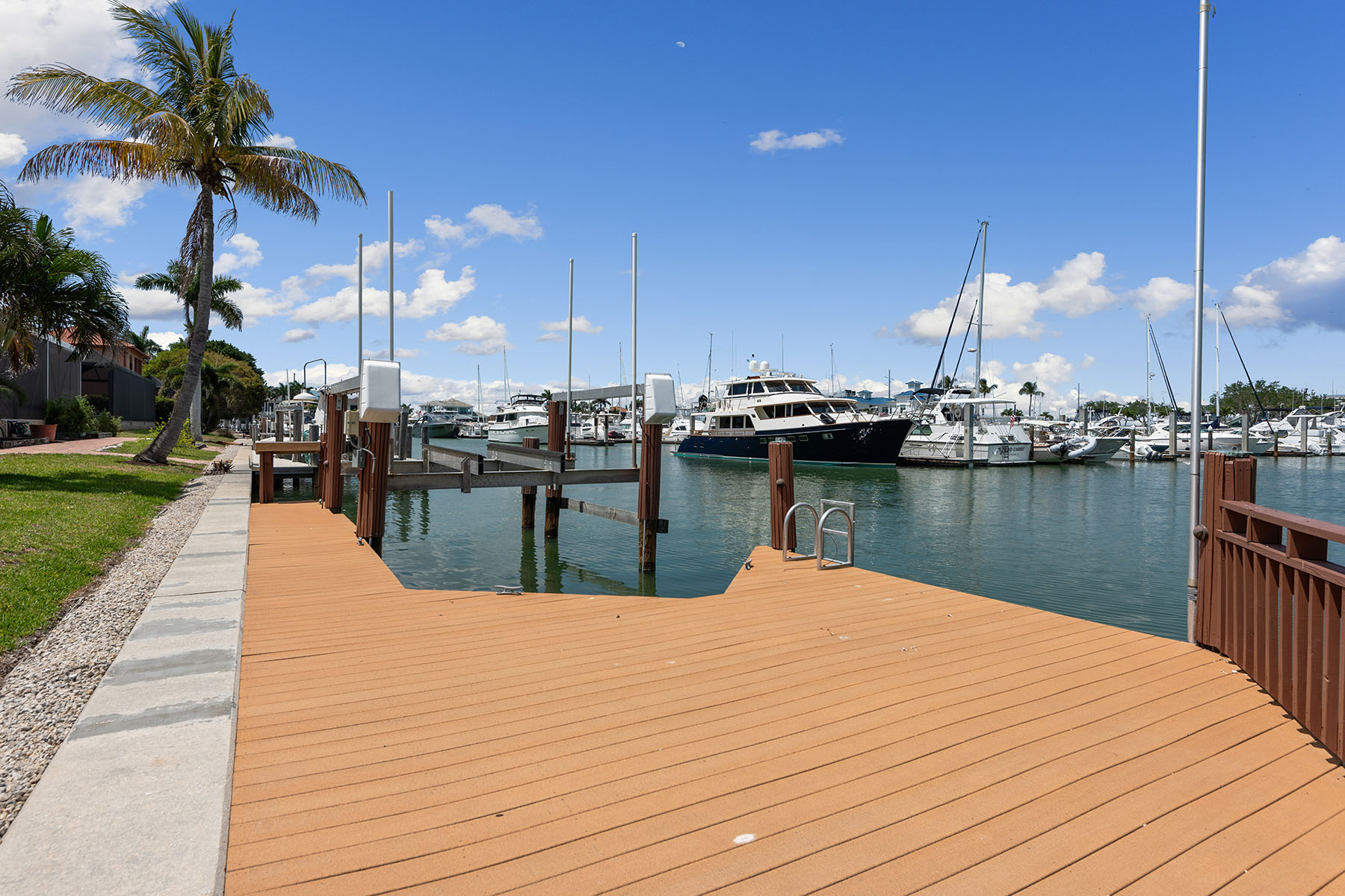 819 Buttonwood Court
