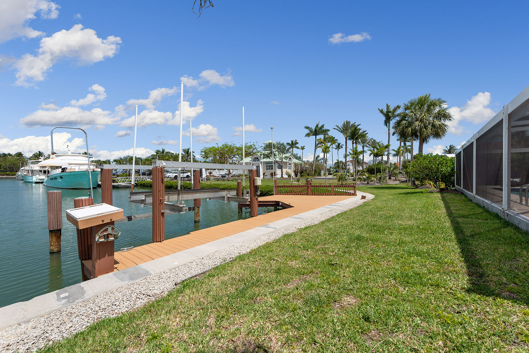 819 Buttonwood Court