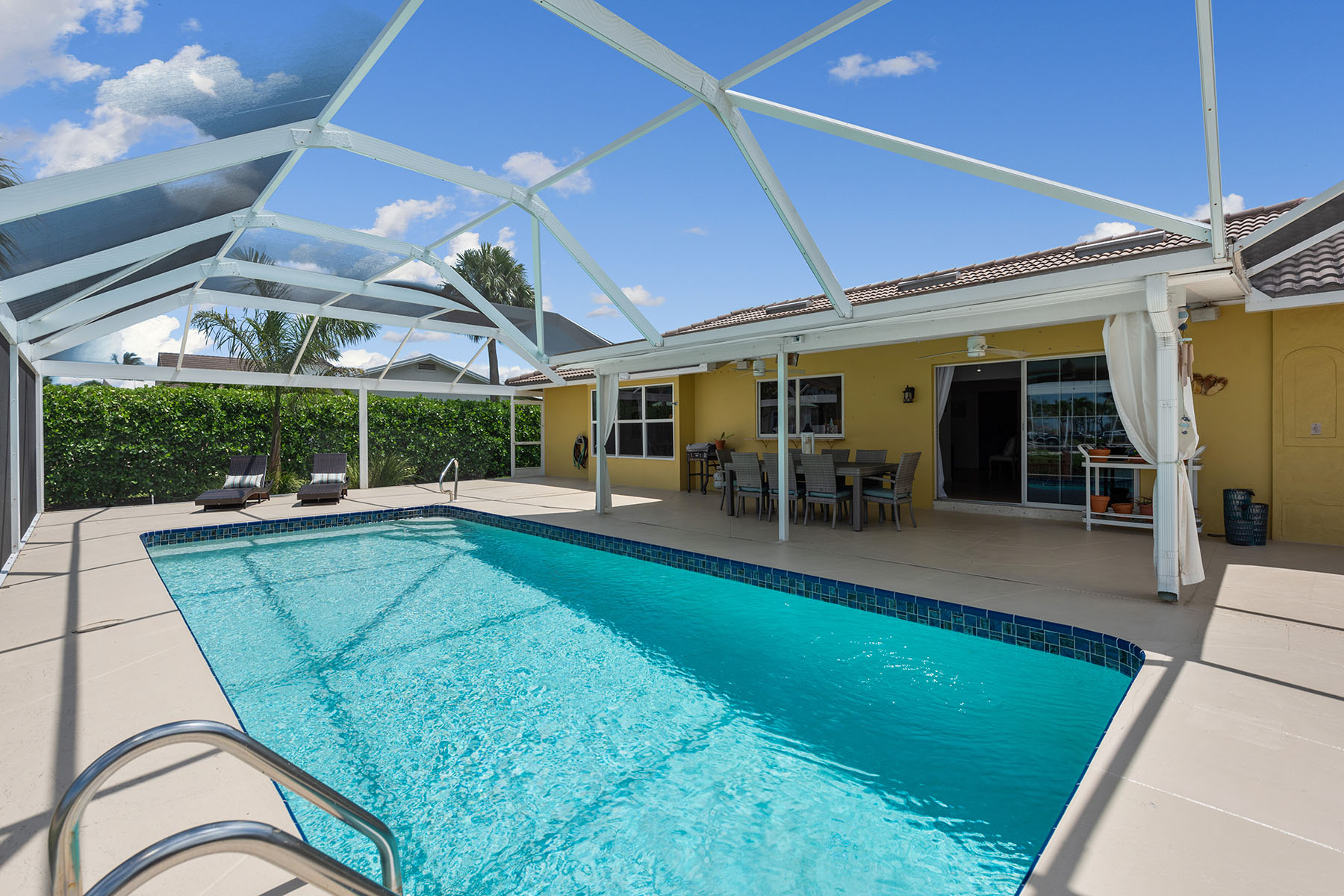 819 Buttonwood Court