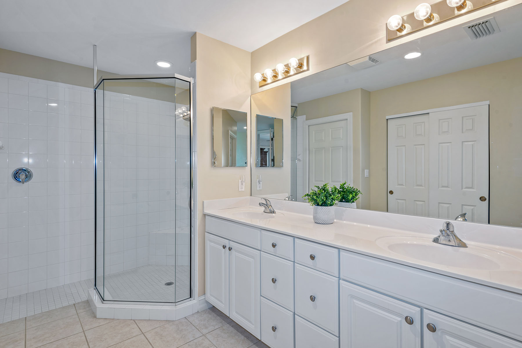 1263 Rialto Way , 102