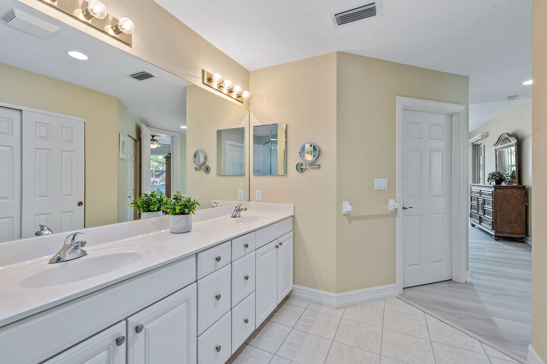 1263 Rialto Way , 102