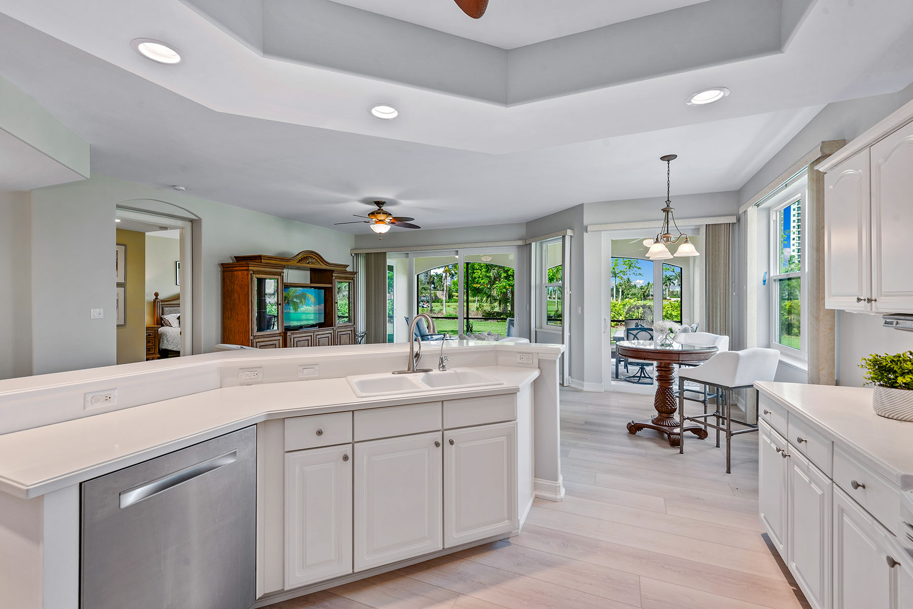 1263 Rialto Way , 102