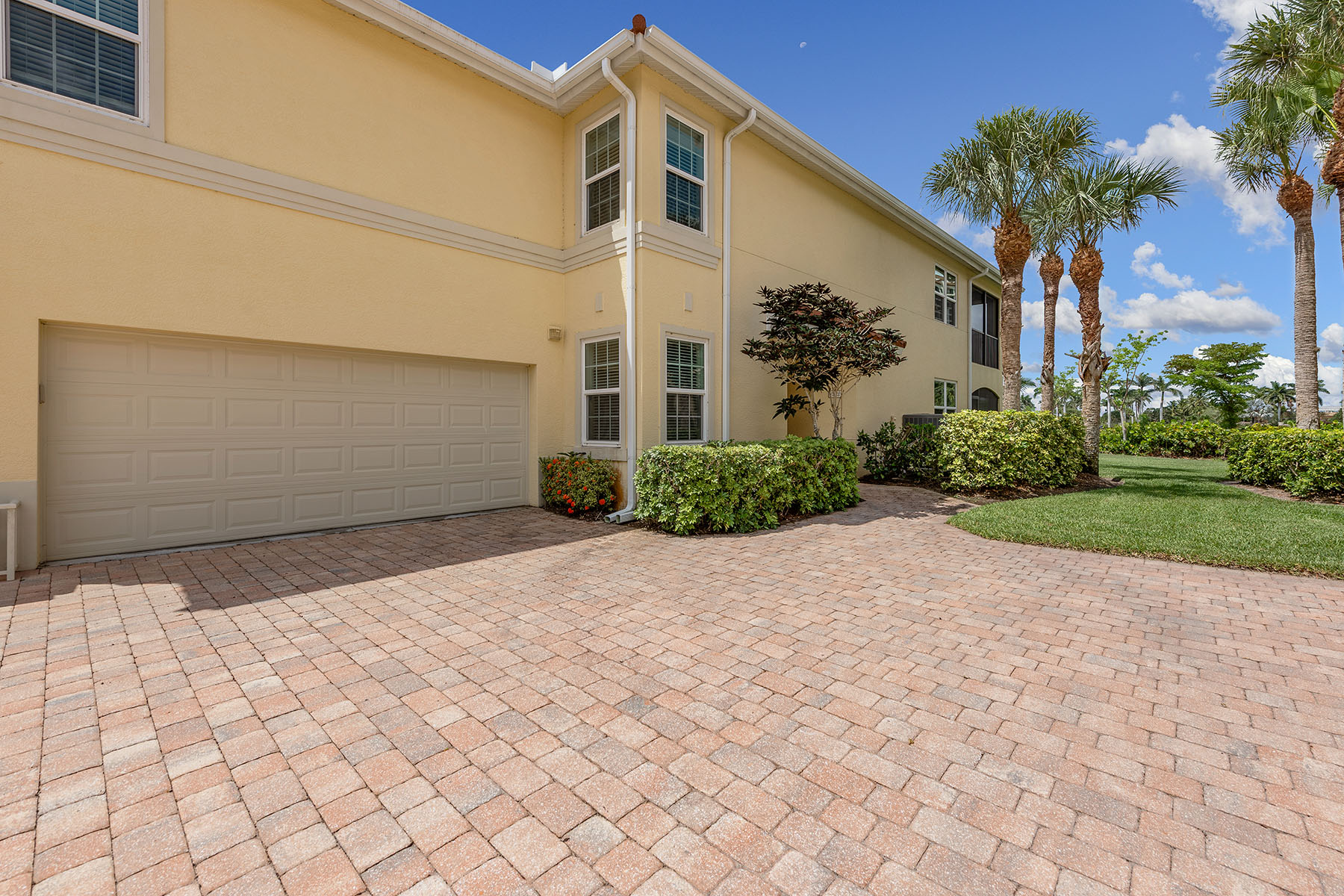 1263 Rialto Way , 102