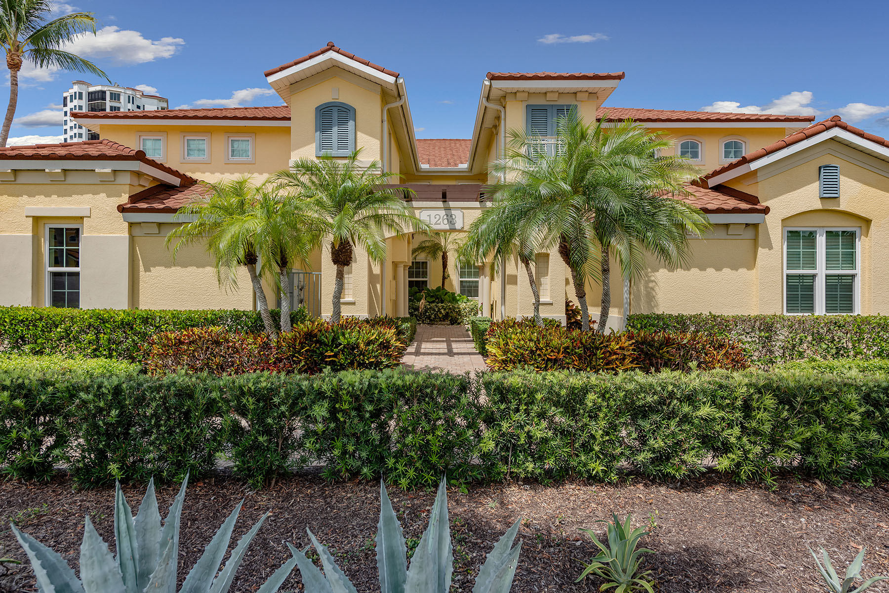1263 Rialto Way , 102
