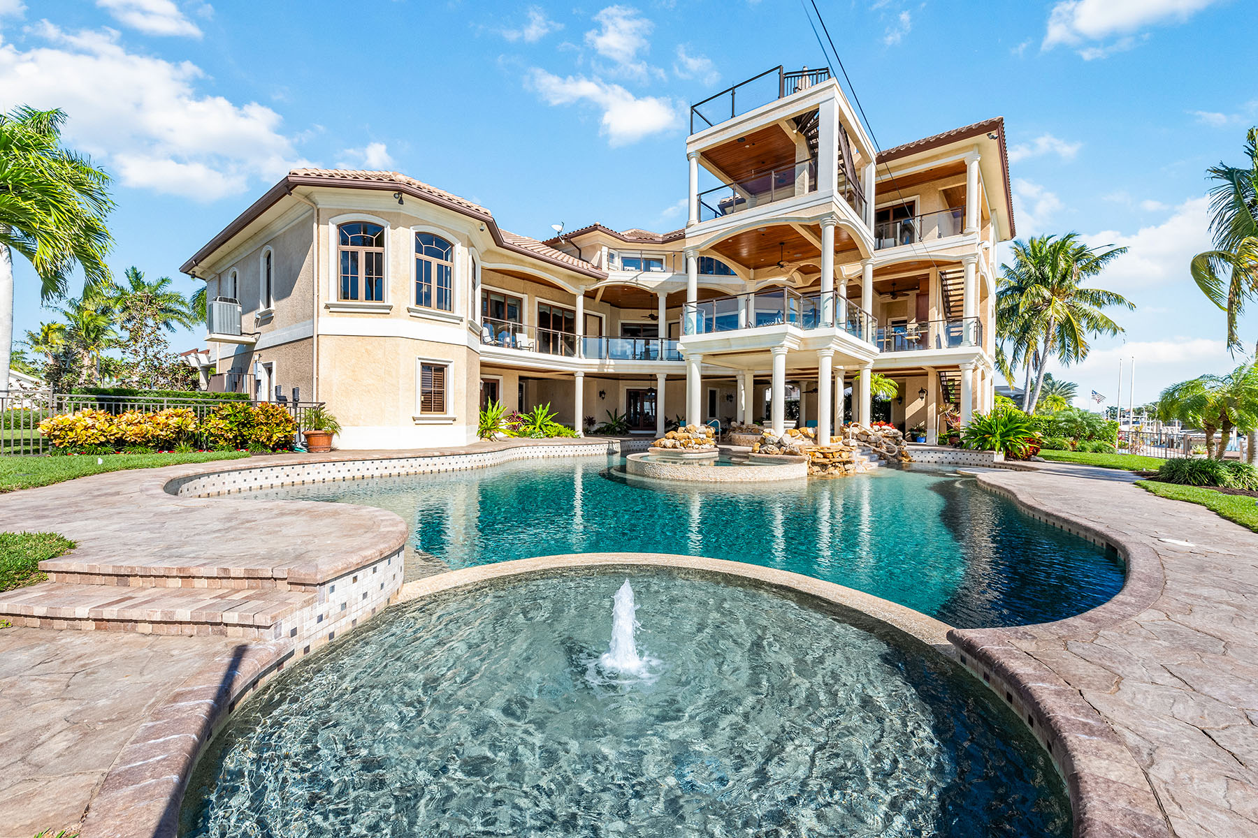 1547 Caxambas Court