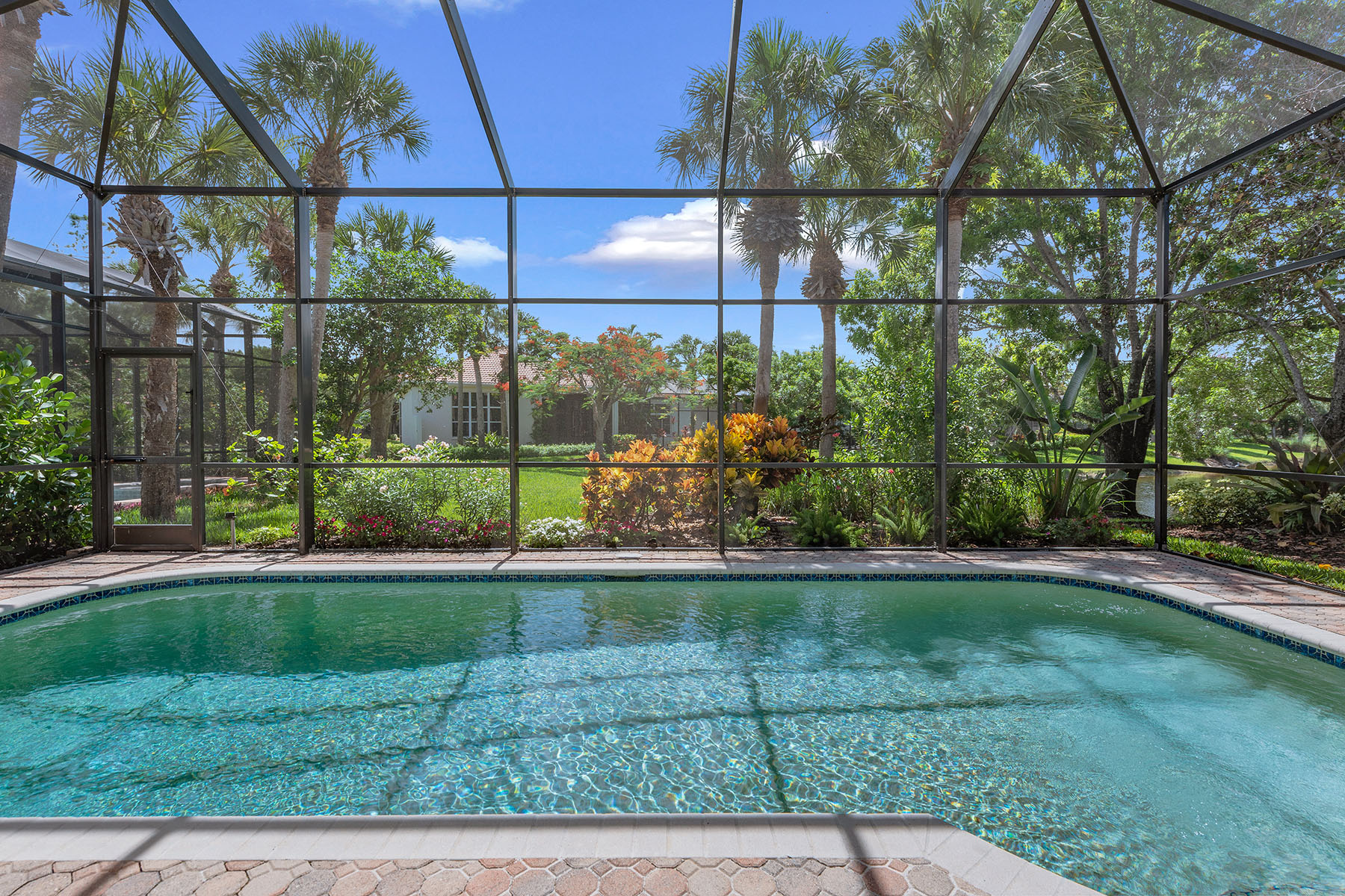 8556 Pepper Tree Way