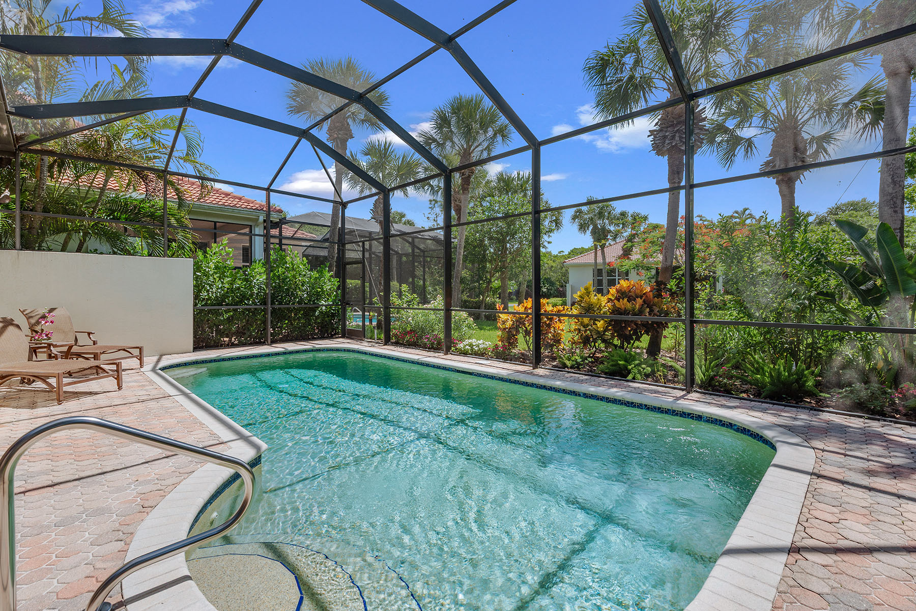 8556 Pepper Tree Way