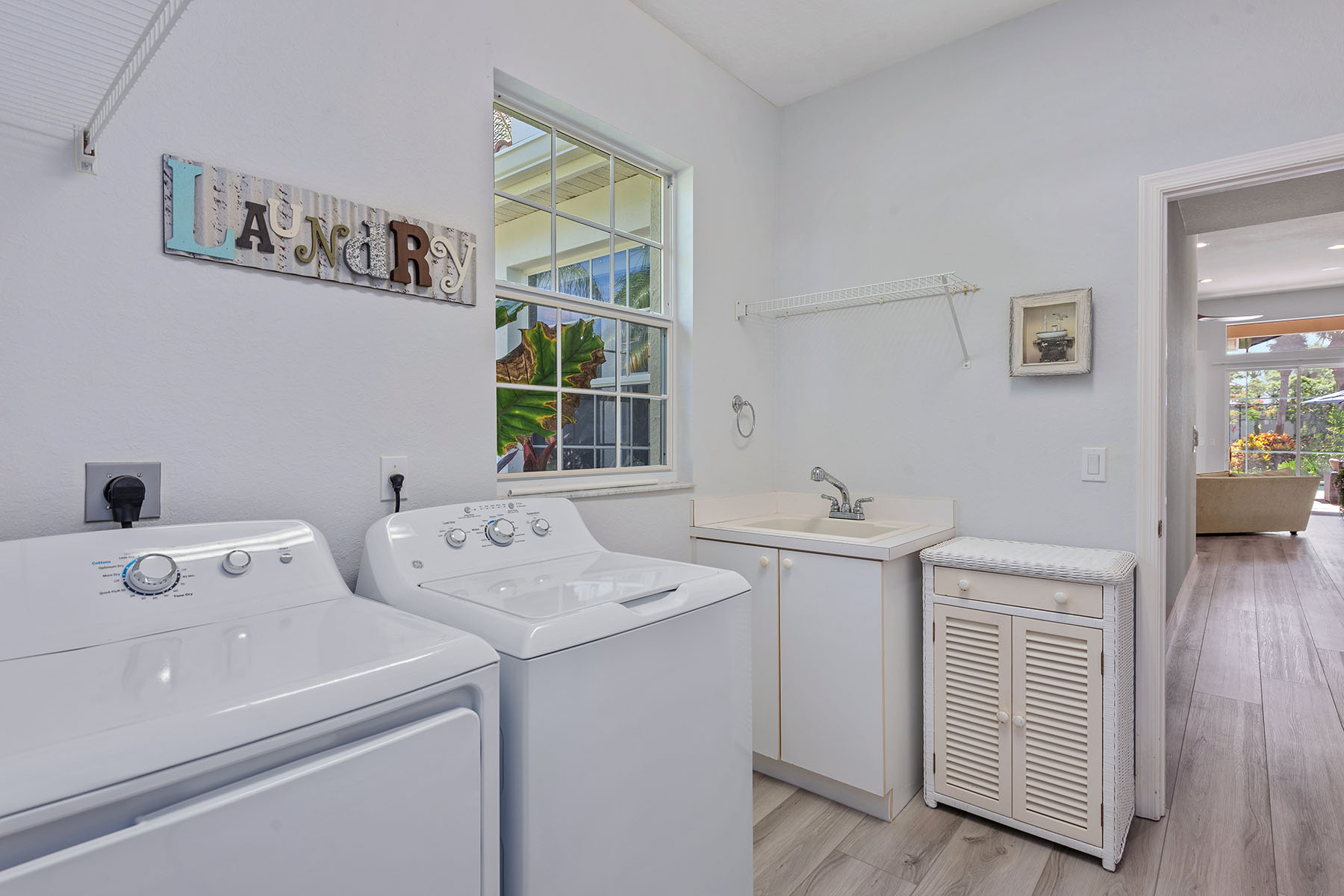 8556 Pepper Tree Way