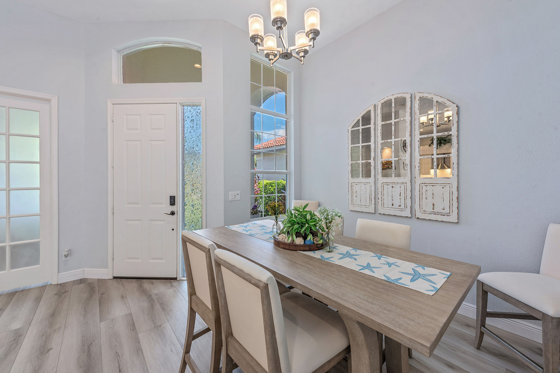8556 Pepper Tree Way