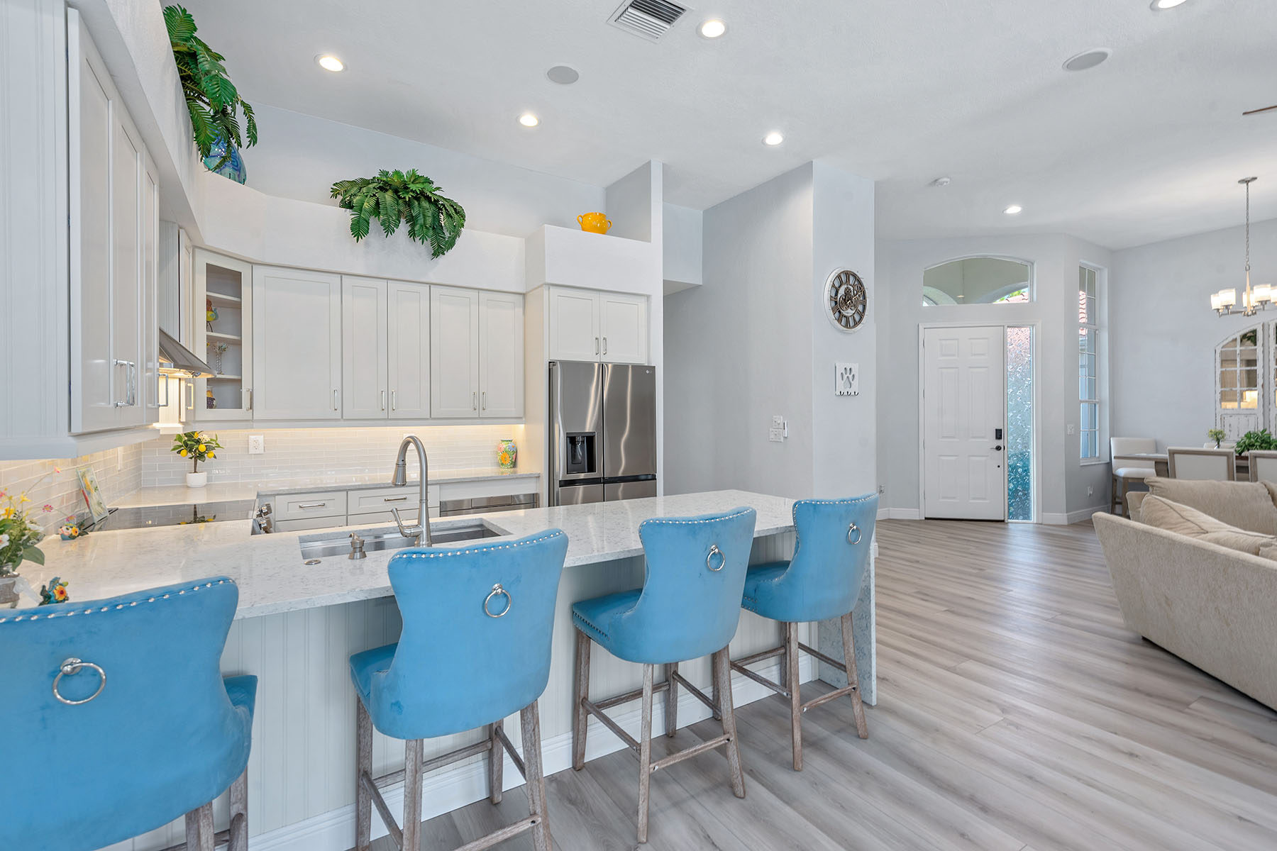 8556 Pepper Tree Way