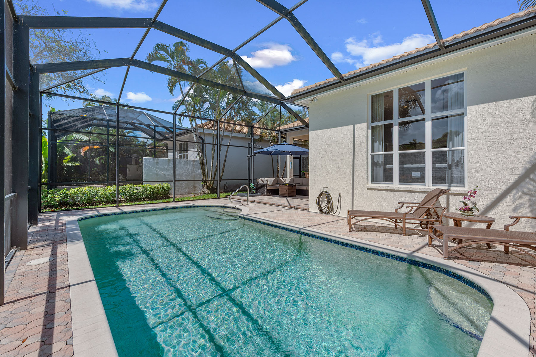 8556 Pepper Tree Way