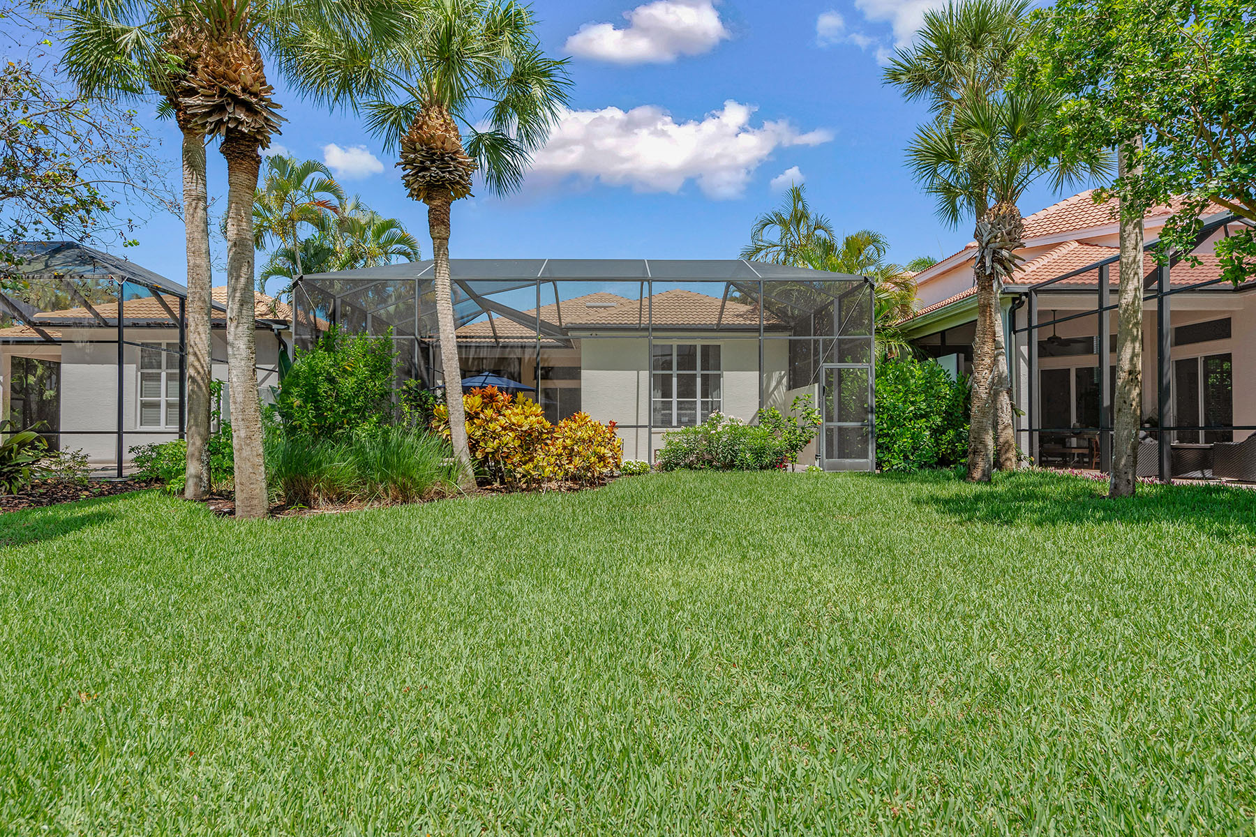 8556 Pepper Tree Way