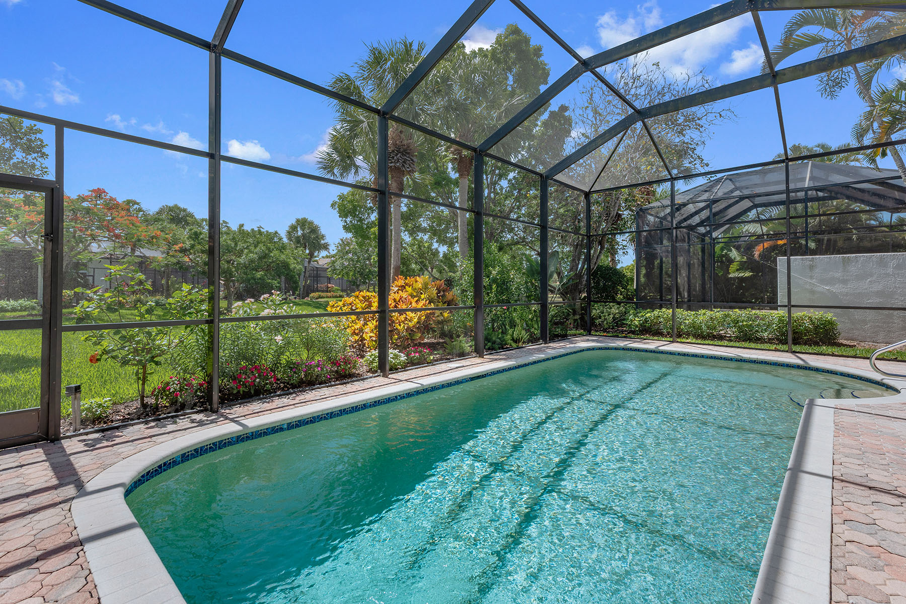 8556 Pepper Tree Way