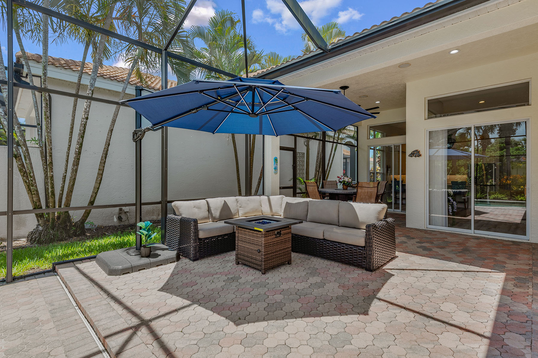 8556 Pepper Tree Way