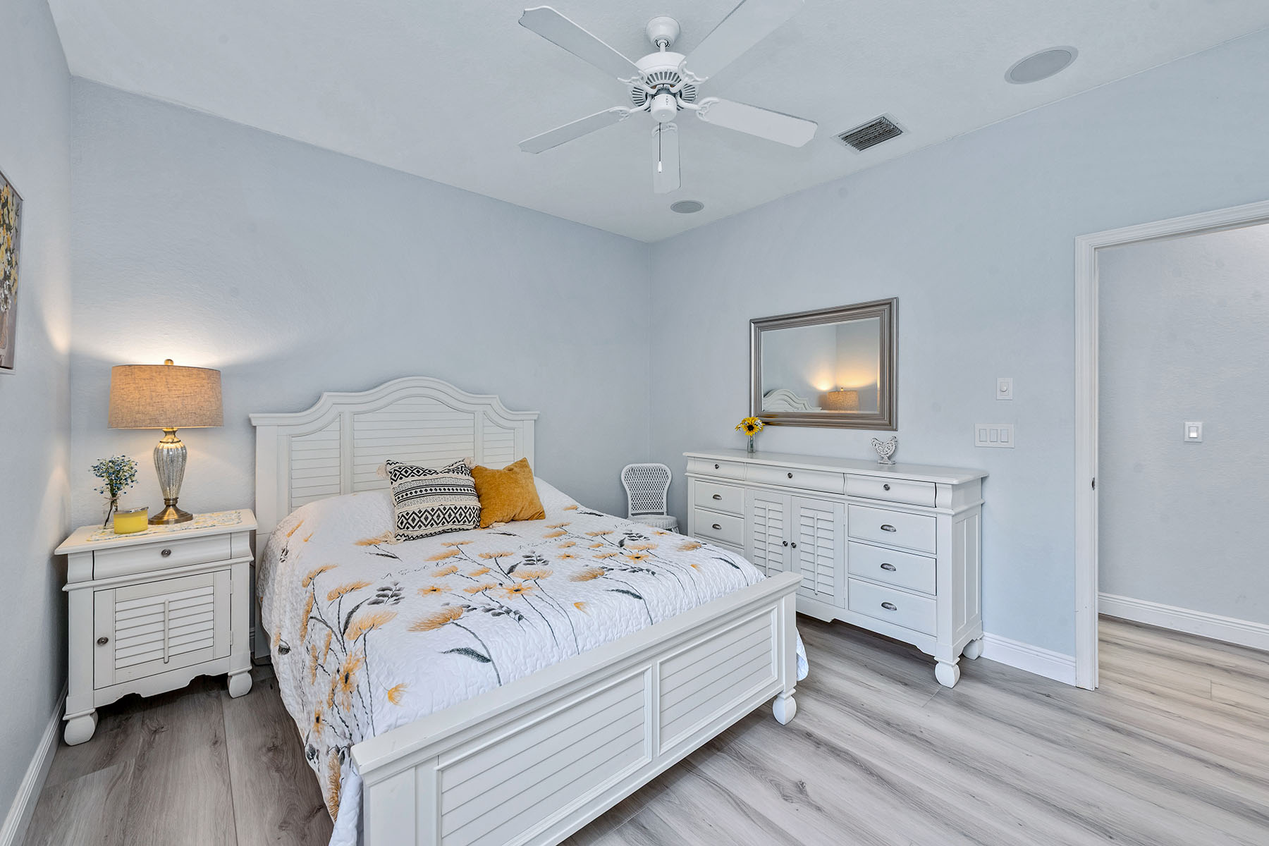 8556 Pepper Tree Way
