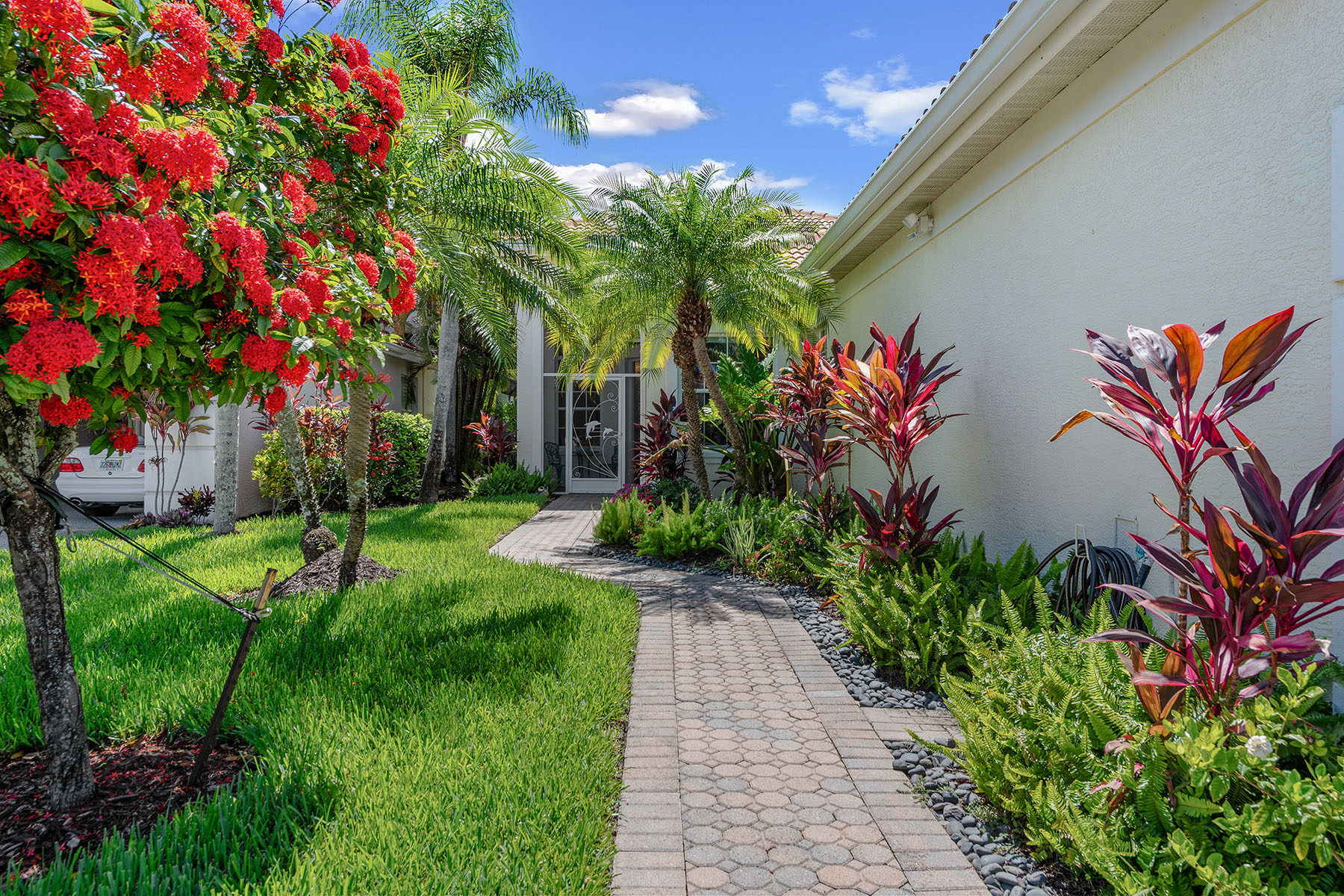 8556 Pepper Tree Way