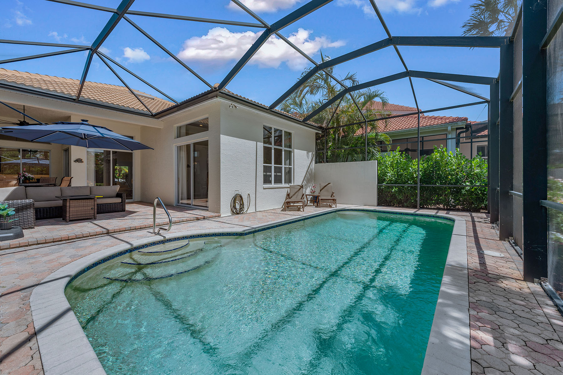 8556 Pepper Tree Way