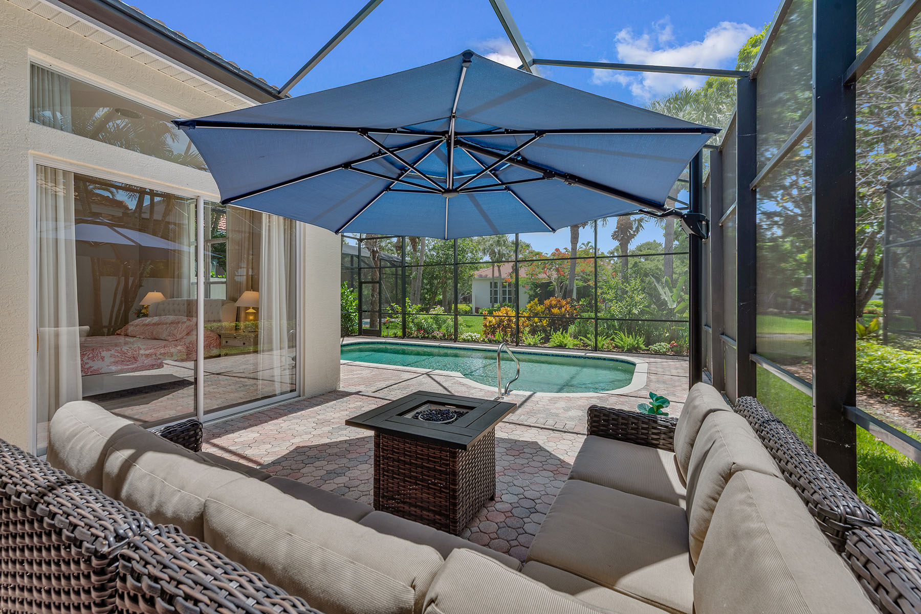 8556 Pepper Tree Way