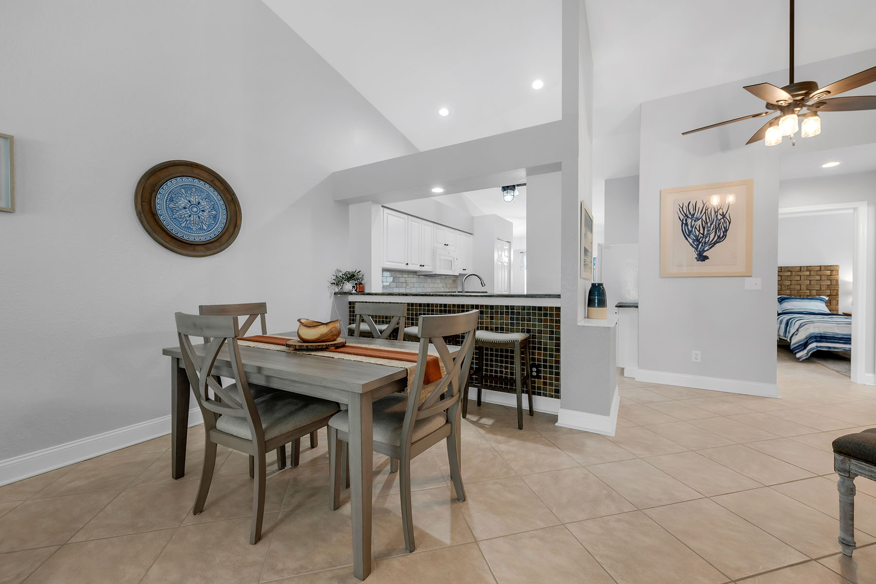 1724 Royal Circle , 901