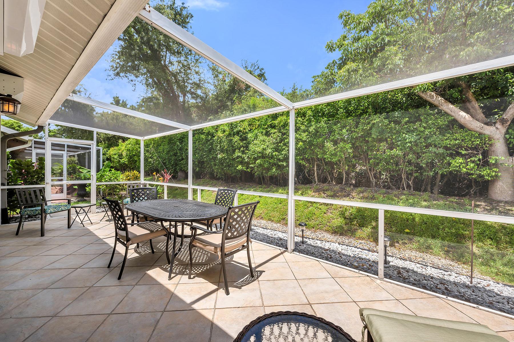 1724 Royal Circle , 901