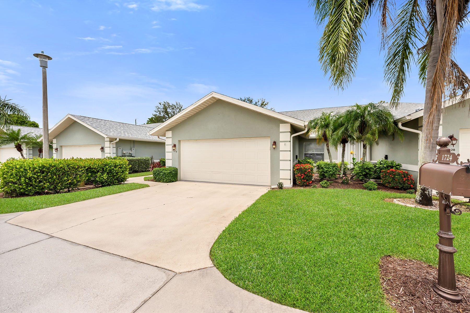 1724 Royal Circle , 901
