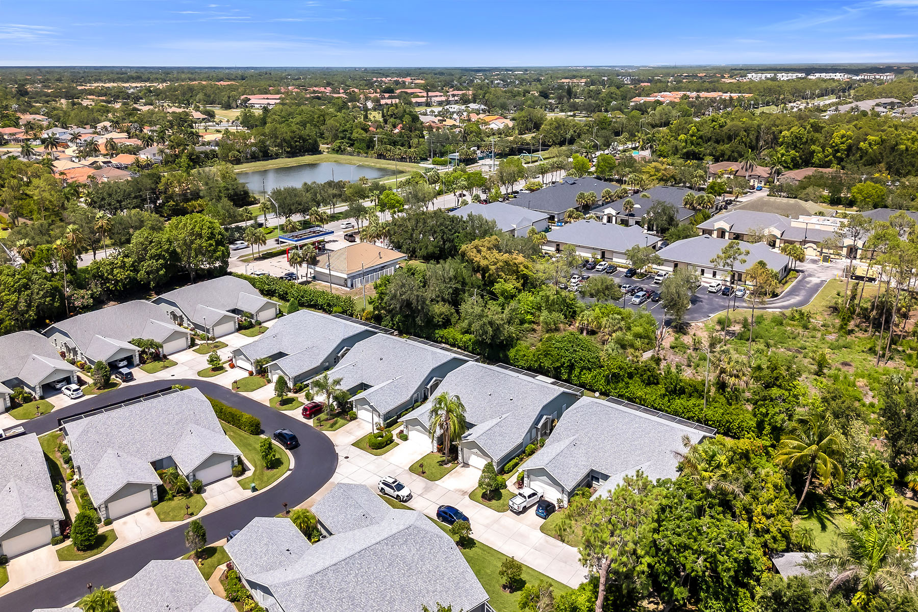 1724 Royal Circle , 901