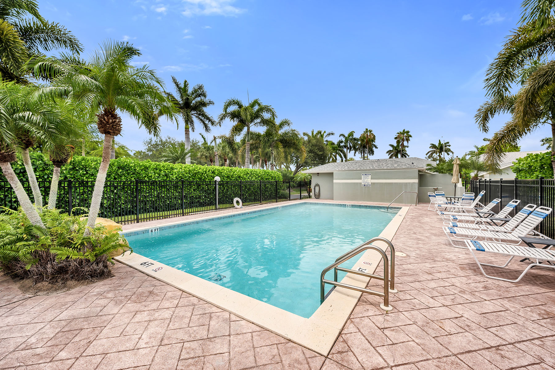 1724 Royal Circle , 901