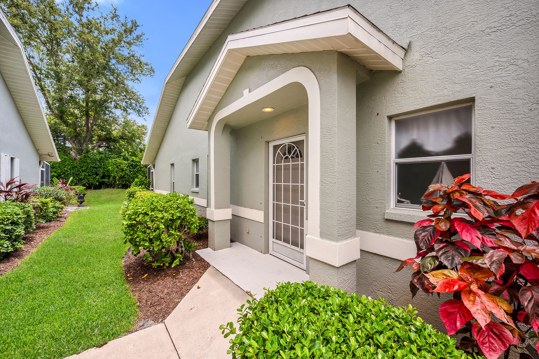 1724 Royal Circle , 901