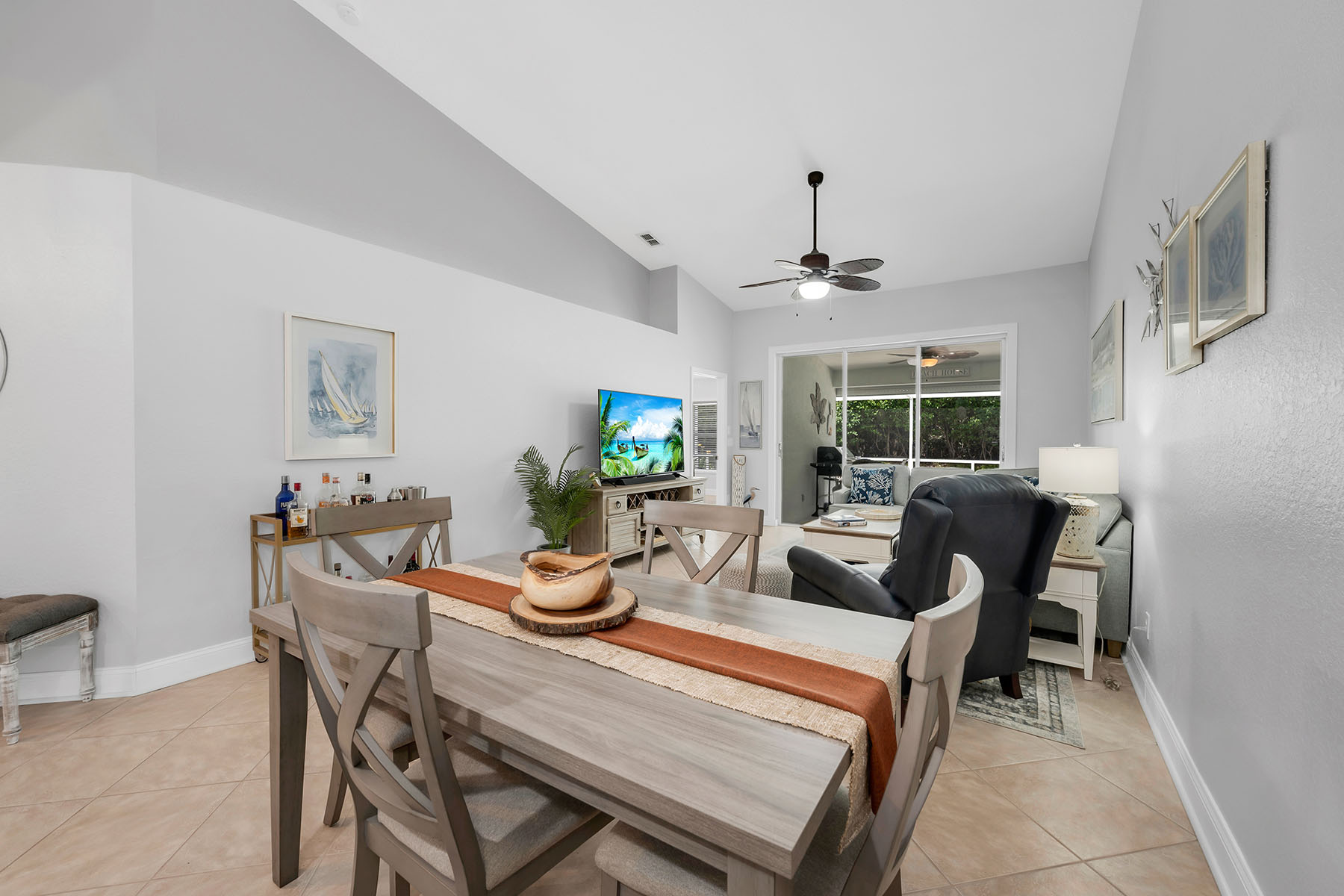 1724 Royal Circle , 901