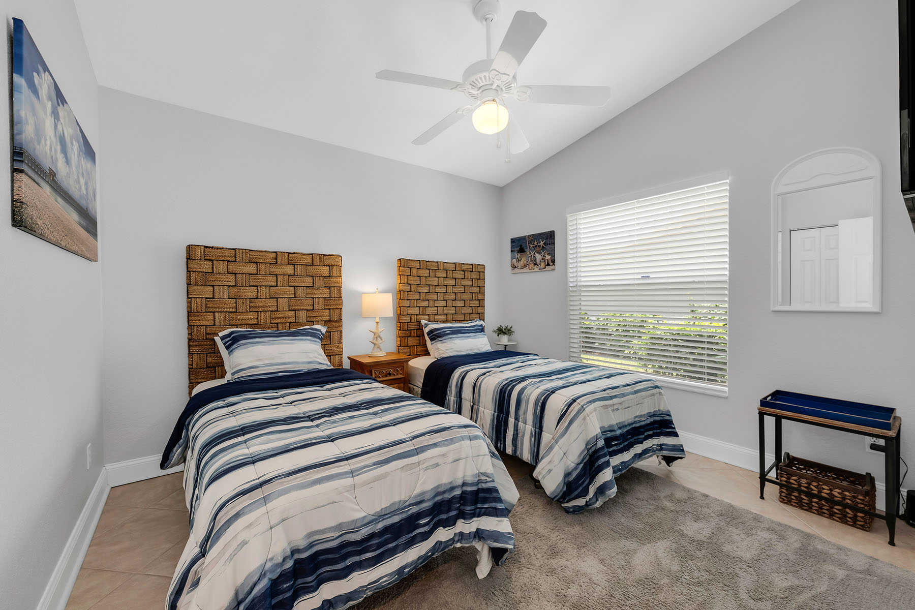 1724 Royal Circle , 901