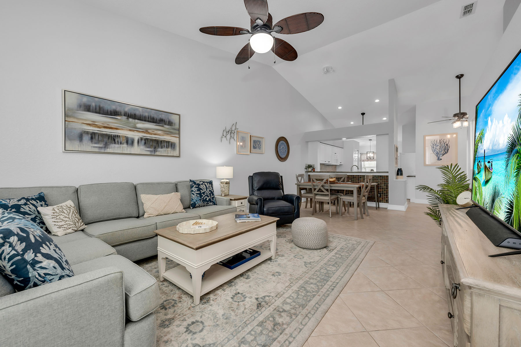 1724 Royal Circle , 901
