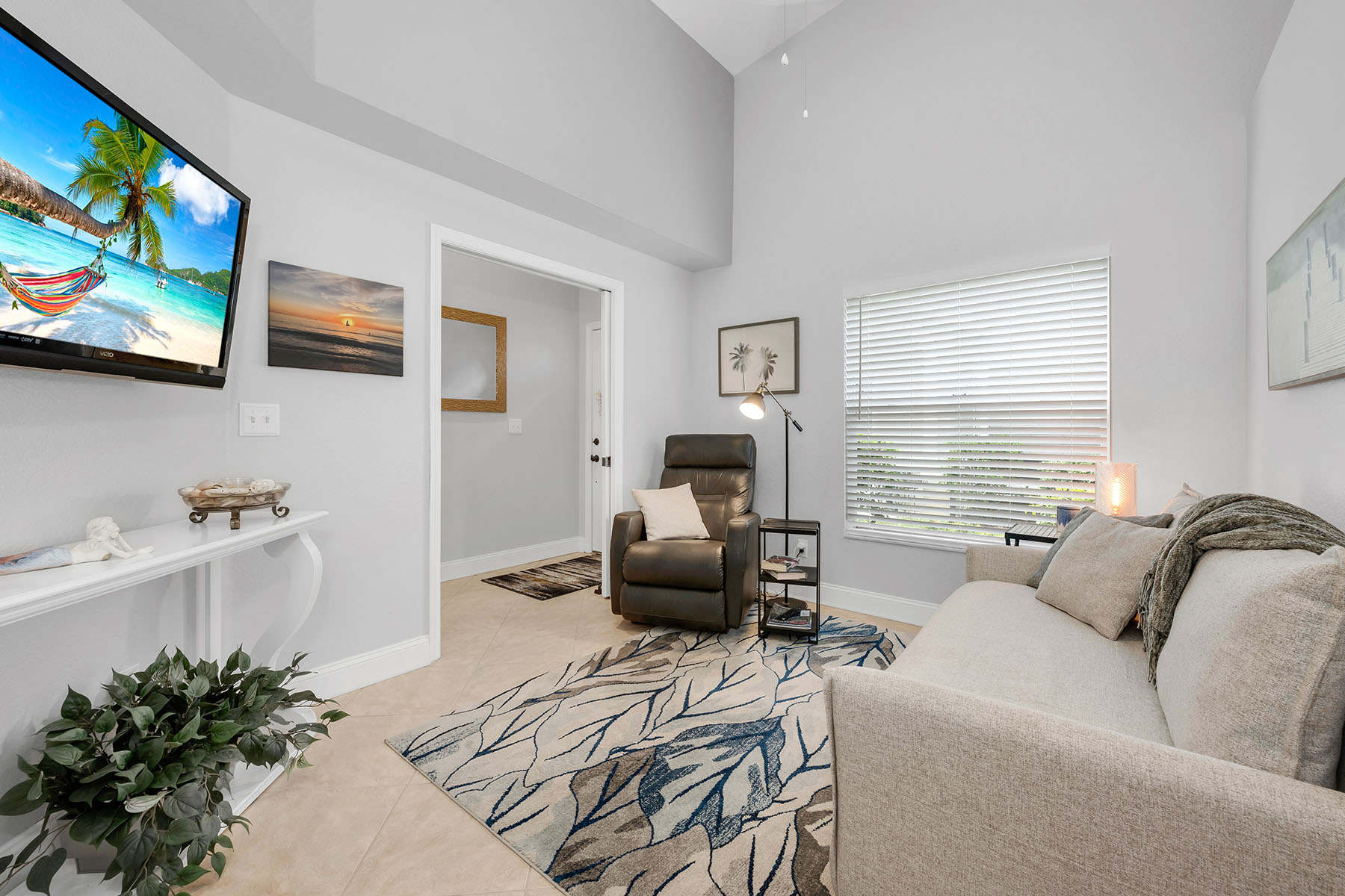 1724 Royal Circle , 901