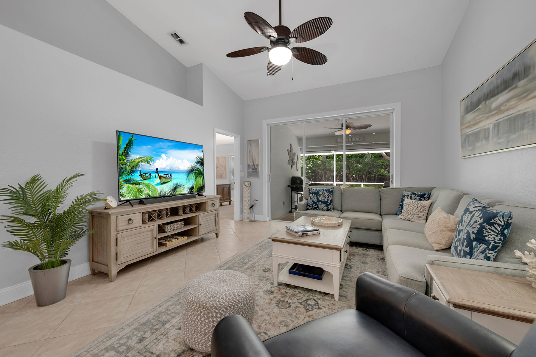 1724 Royal Circle , 901