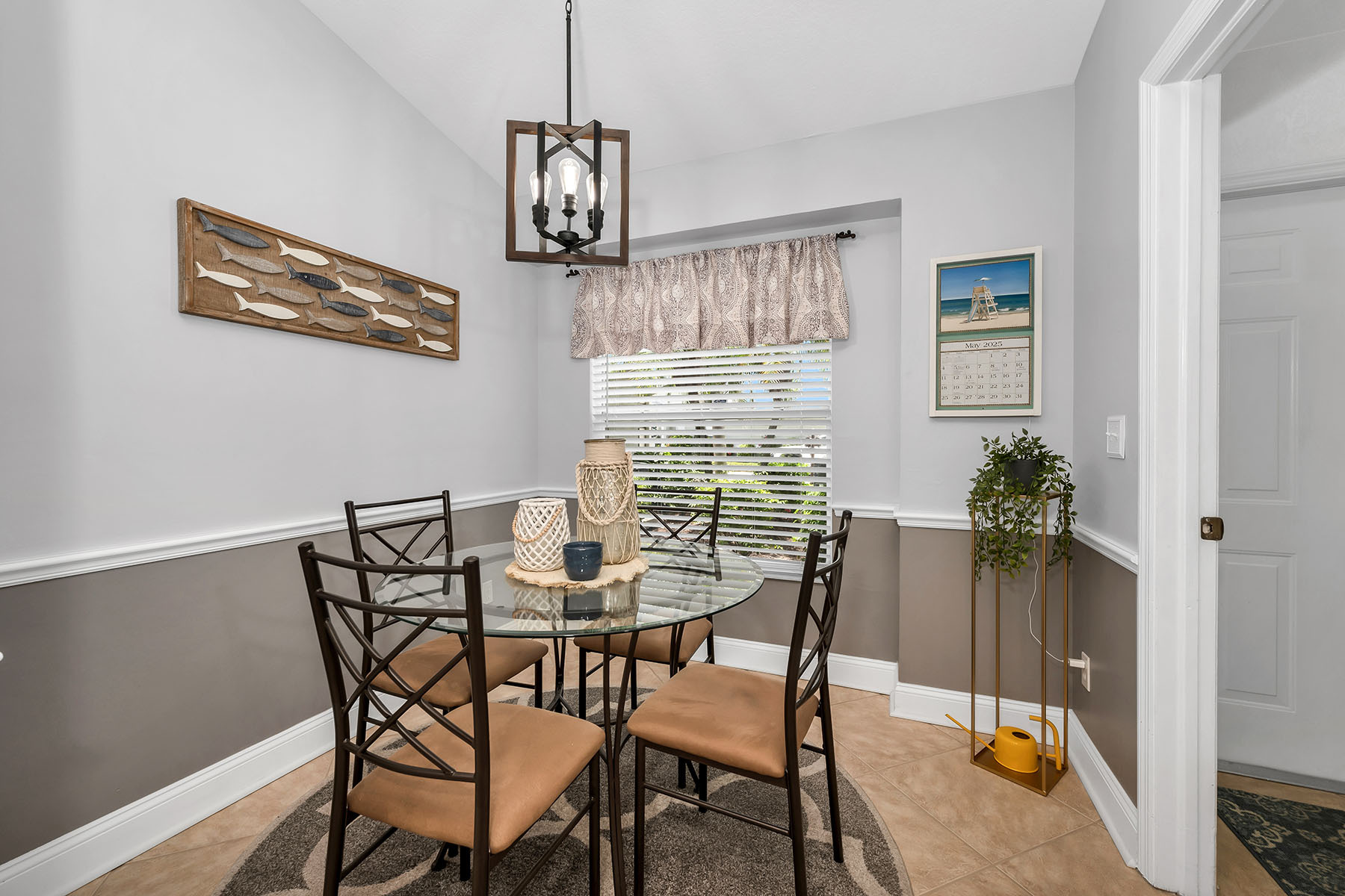1724 Royal Circle , 901