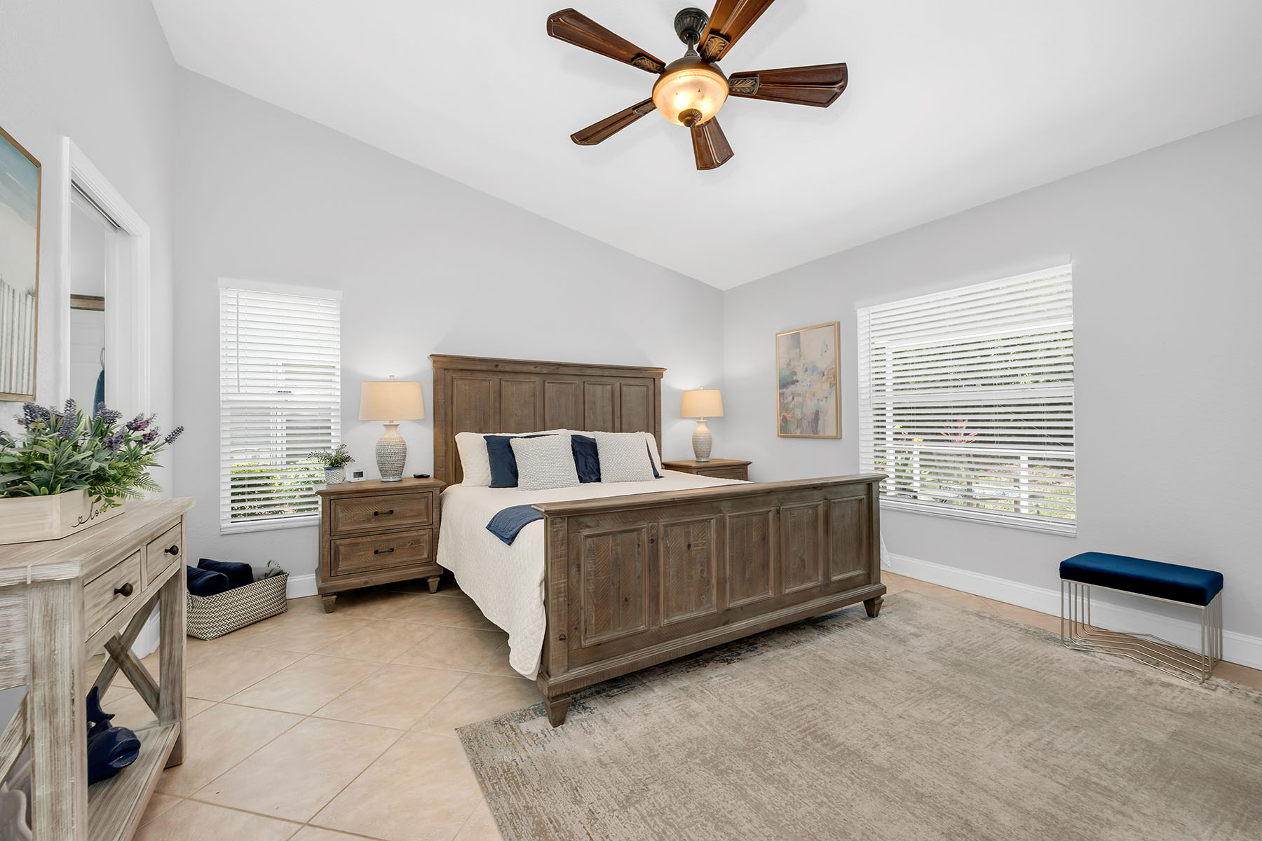 1724 Royal Circle , 901