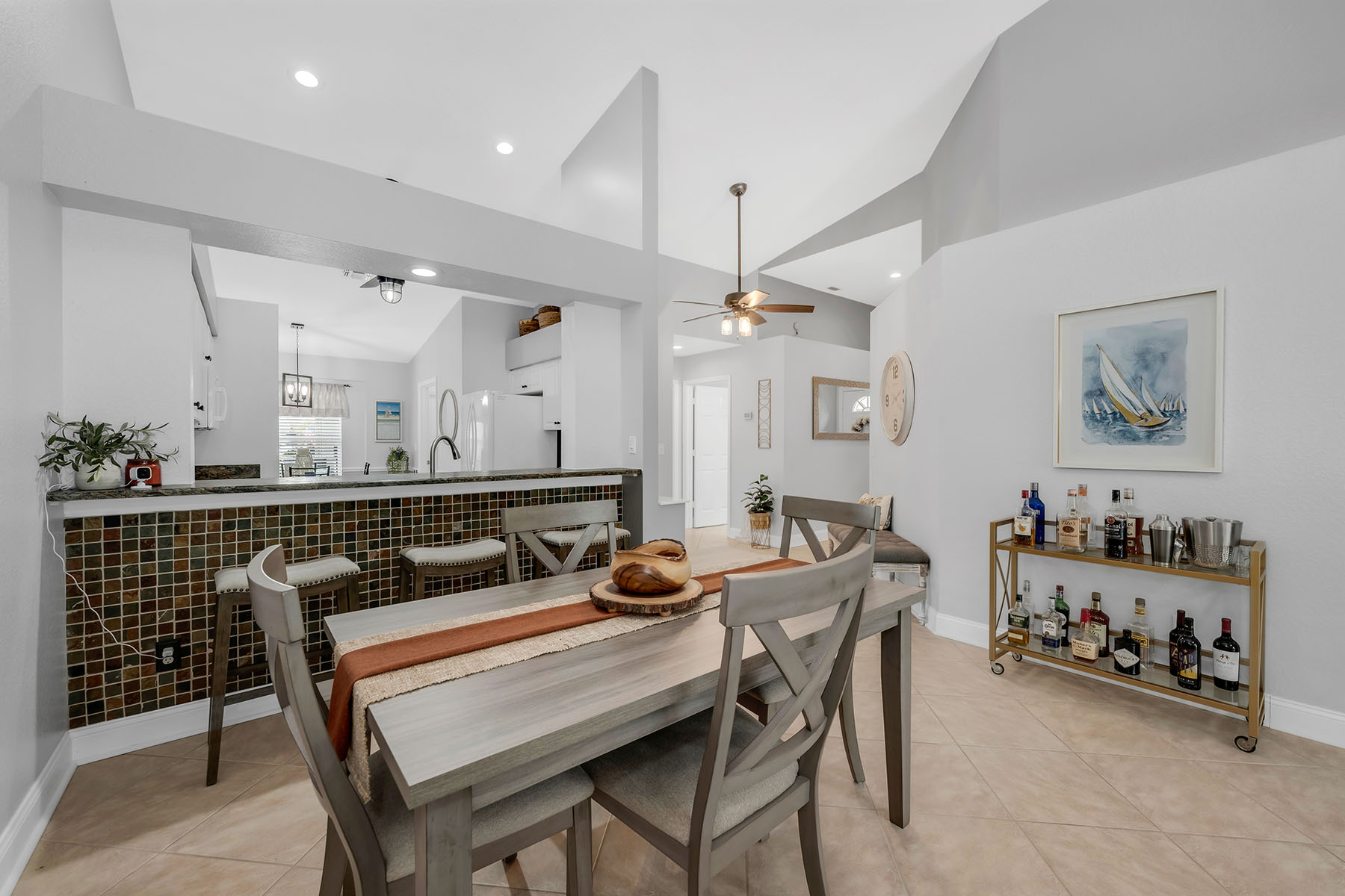 1724 Royal Circle , 901