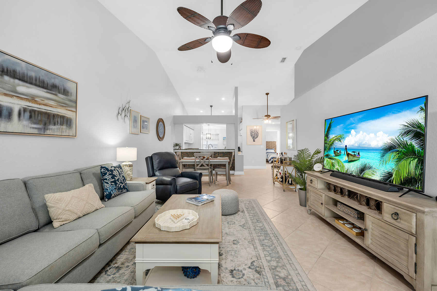 1724 Royal Circle , 901