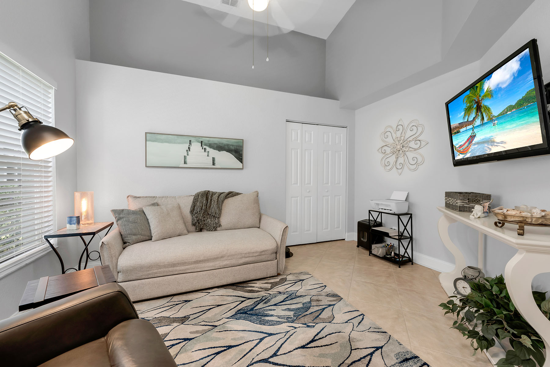 1724 Royal Circle , 901