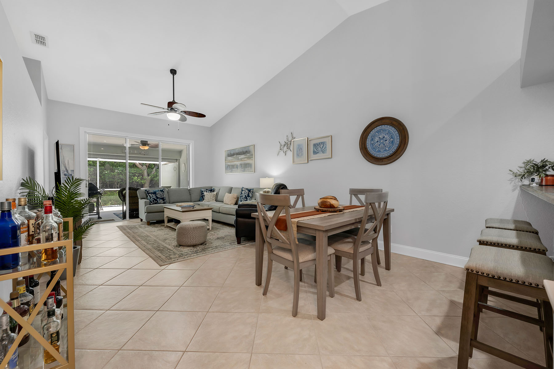 1724 Royal Circle , 901