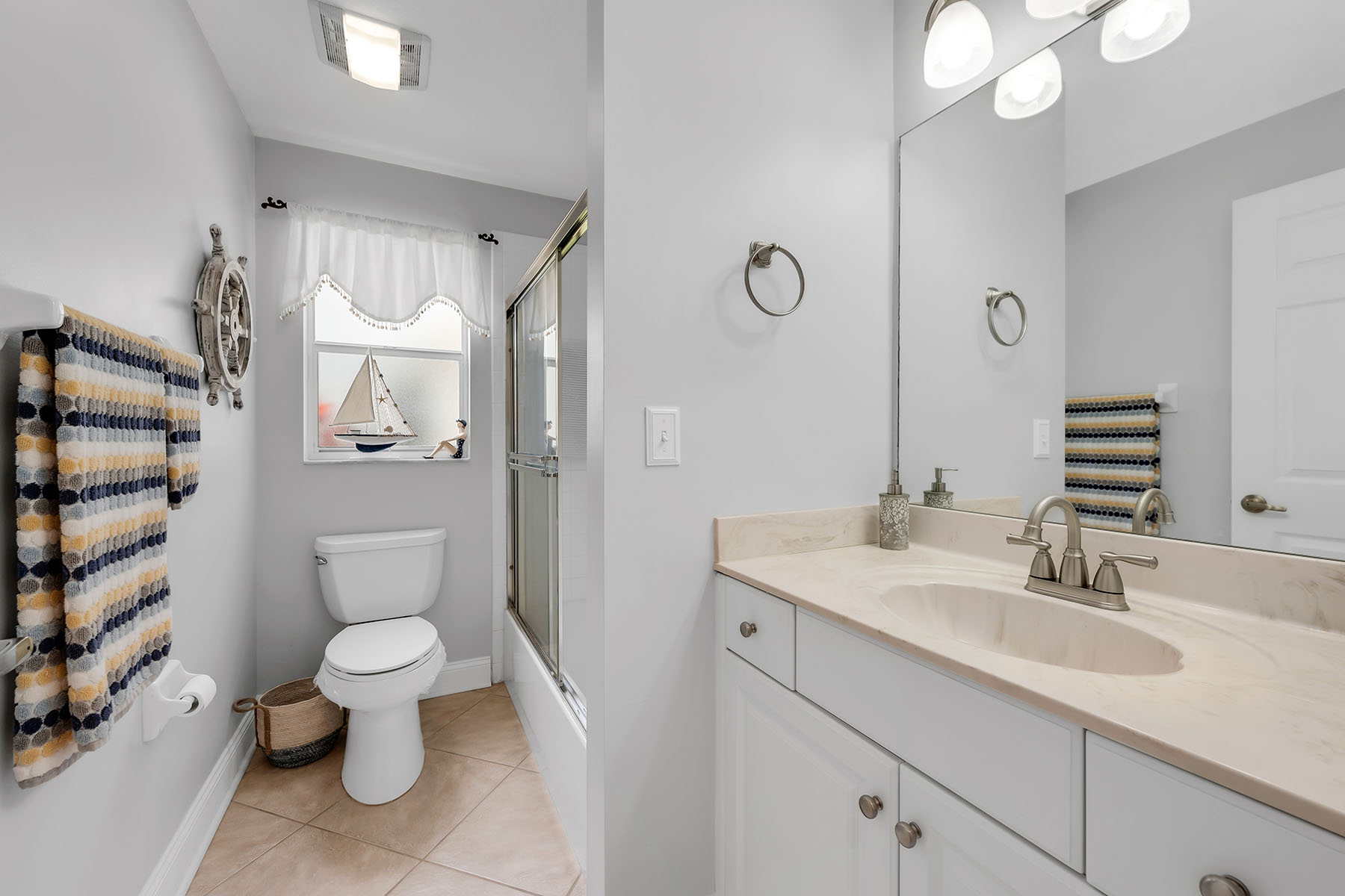 1724 Royal Circle , 901