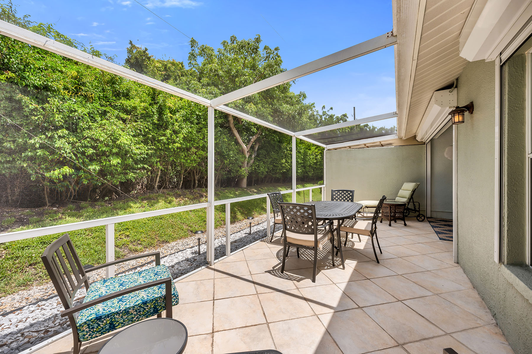 1724 Royal Circle , 901