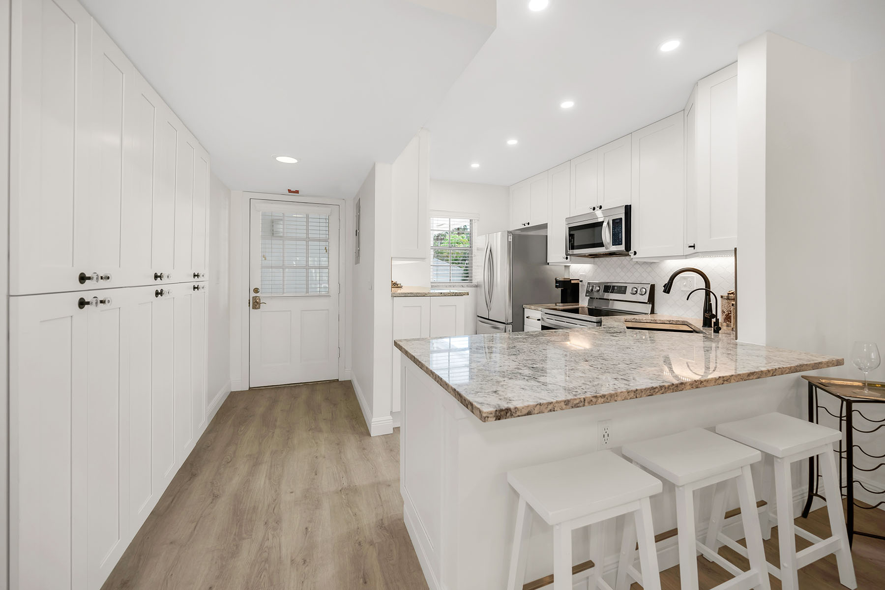 290 Banyan Boulevard , 290